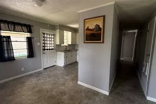 806 W 8th St, Taylor, TX 76574 - Photo 7