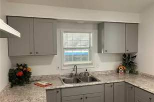 317 Webb St, Smithville, TX 78957 - Photo 5