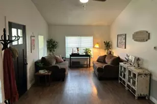 317 Webb St, Smithville, TX 78957 - Photo 5