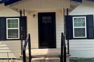 317 Webb St, Smithville, TX 78957 - Photo 3