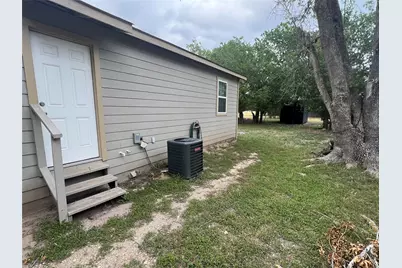 1310 Torres Street, Lockhart, TX 78644 - Photo 5
