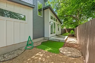 8006 Gault St, Austin, TX 78757 - Photo 23