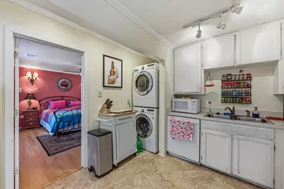 916 E 49th Street, Austin, TX 78751 - Photo 9