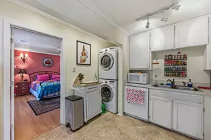 916 E 49th St, Austin, TX 78751 - Photo 9