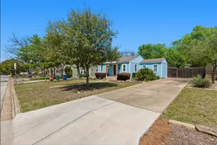 916 E 49th St, Austin, TX 78751 - Photo 3