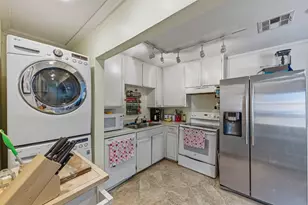 916 E 49th St, Austin, TX 78751 - Photo 11