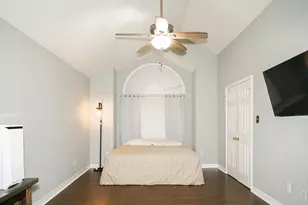 450 Biscayne St, Giddings, TX 78942 - Photo 27