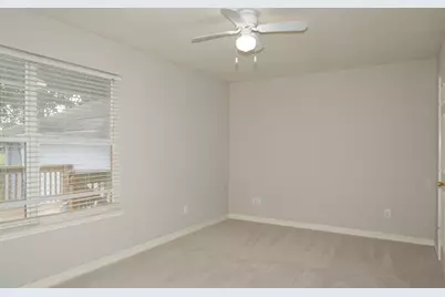 450 Biscayne Street, Giddings, TX 78942 - Photo 11
