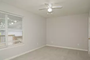450 Biscayne St, Giddings, TX 78942 - Photo 11