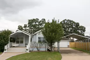 450 Biscayne St, Giddings, TX 78942 - Photo 31