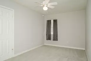 450 Biscayne St, Giddings, TX 78942 - Photo 13