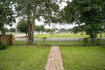 450 Biscayne Street, Giddings, TX 78942 - Photo 35