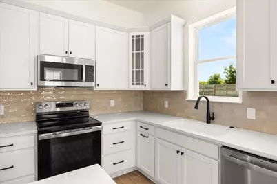 802 S Creek Street #100, Fredericksburg, TX 78624 - Photo 11