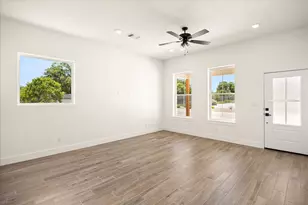 802 S Creek St, Fredericksburg, TX 78624 - Photo 5
