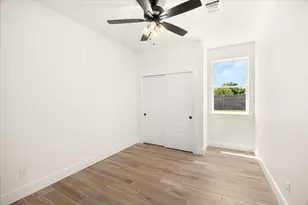802 S Creek St, Fredericksburg, TX 78624 - Photo 17