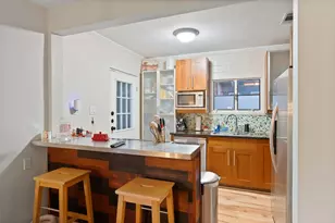 412 W Croslin St, Austin, TX 78752 - Photo 7