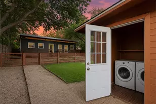 412 W Croslin St, Austin, TX 78752 - Photo 13