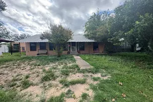 2109 Castro Ave, Hondo, TX 78861 - Photo 1