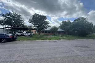 2109 Castro Ave, Hondo, TX 78861 - Photo 7