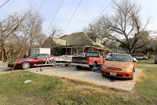 402 Trinity St, Lockhart, TX 78644 - Photo 5