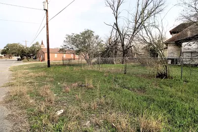 402 Trinity Street, Lockhart, TX 78644 - Photo 9