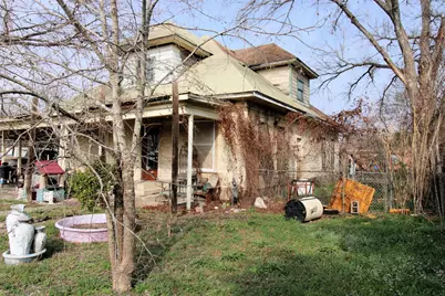 402 Trinity Street, Lockhart, TX 78644 - Photo 5
