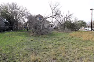 402 Trinity St, Lockhart, TX 78644 - Photo 11