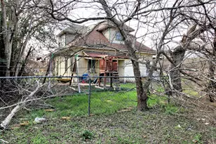 402 Trinity St, Lockhart, TX 78644 - Photo 9