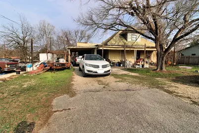 402 Trinity Street, Lockhart, TX 78644 - Photo 3