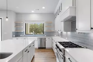 821 S Angel Light Dr, Spicewood, TX 78669 - Photo 11