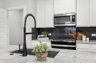 104 Hackberry Ln, Bastrop, TX 78602 - Photo 5