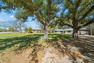 512 W Pecan Dr, Johnson City, TX 78636 - Photo 19