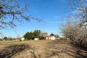 685 Fox Ln, Lockhart, TX 78644 - Photo 3