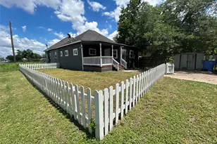 400 Symes St, Taylor, TX 76574 - Photo 1
