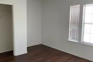 810 N Creek Blvd, Leander, TX 78641 - Photo 5