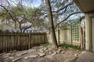 620 S 1st St, Austin, TX 78704 - Photo 15