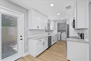 3107 E 13th St, Austin, TX 78702 - Photo 9