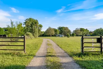 1218 Lovers Lane, Bastrop, TX 78602 - Photo 5