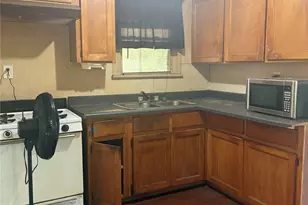 110 E Rio Grande St, Taylor, TX 76574 - Photo 5