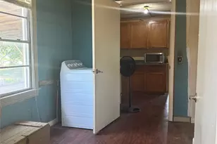 110 E Rio Grande St, Taylor, TX 76574 - Photo 9