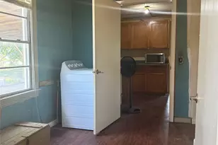 110 E Rio Grande St, Taylor, TX 76574 - Photo 13