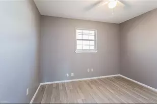 4900 E Stassney Ln, Austin, TX 78744 - Photo 9