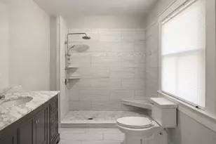 307 Burleson St, Smithville, TX 78957 - Photo 11