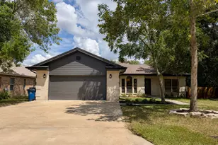 1605 Century Oaks Dr, Lockhart, TX 78644 - Photo 5