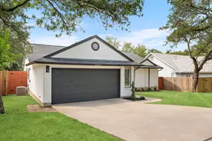 6807 Luckenbach Ln, Austin, TX 78729 - Photo 3