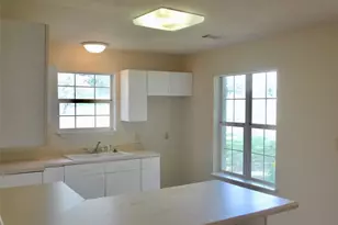 111 Trinity St, Cedar Creek, TX 78612 - Photo 37