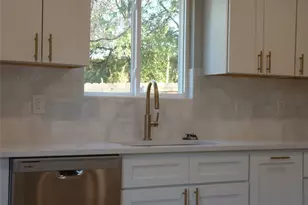 3100 Barnsley Dr, Austin, TX 78745 - Photo 7