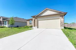 303 Abbey Ln, Lockhart, TX 78644 - Photo 3