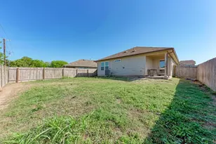 303 Abbey Ln, Lockhart, TX 78644 - Photo 5