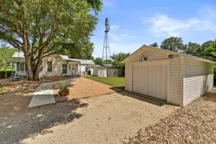 410 E Schubert St, Fredericksburg, TX 78624 - Photo 17